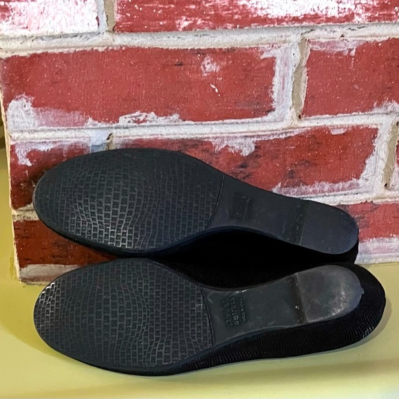 EUC. Stuart Weitzman Slip on Wedge heels. Women’s size 6 1/2. Black. - Picture 8 of 8